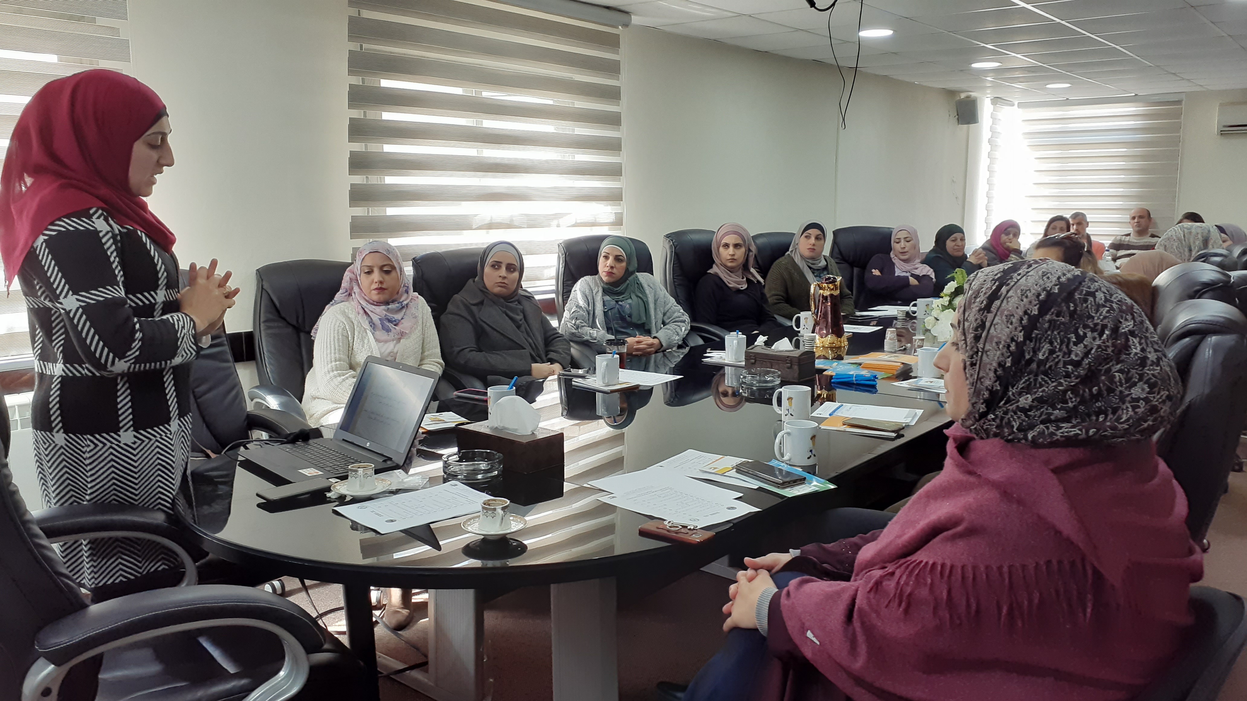 كهرباء القدس ووزارة شؤون المرأة تنظمان ورشة توعوية لموظفي الوزارة
